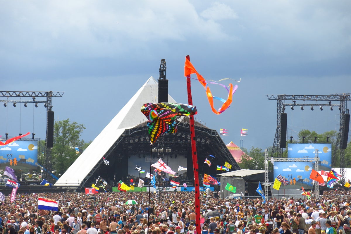 La organizadora del festival de Glastonbury, Emily Eavis, toma medidas