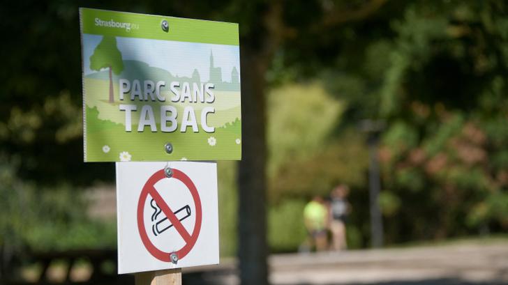 La prohibición de fumar en la playa o cerca de