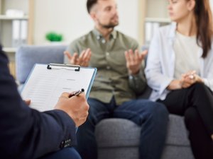 La terapia de pareja: escucha y empatía.