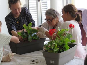 Lectoure. La jardinería une a las generaciones.