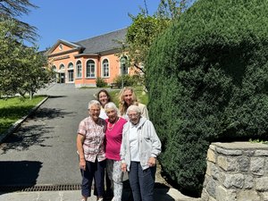 Lourdes. Tres hermanas unidas por la curación.