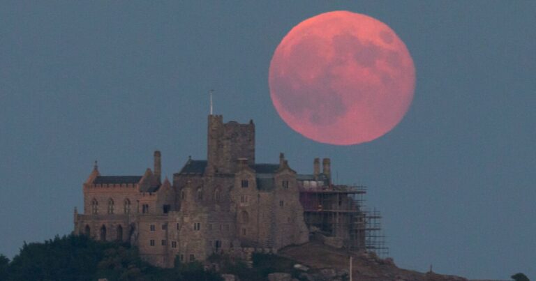 Luna de Fresa: Hora exacta en que aparecerá el fenómeno
