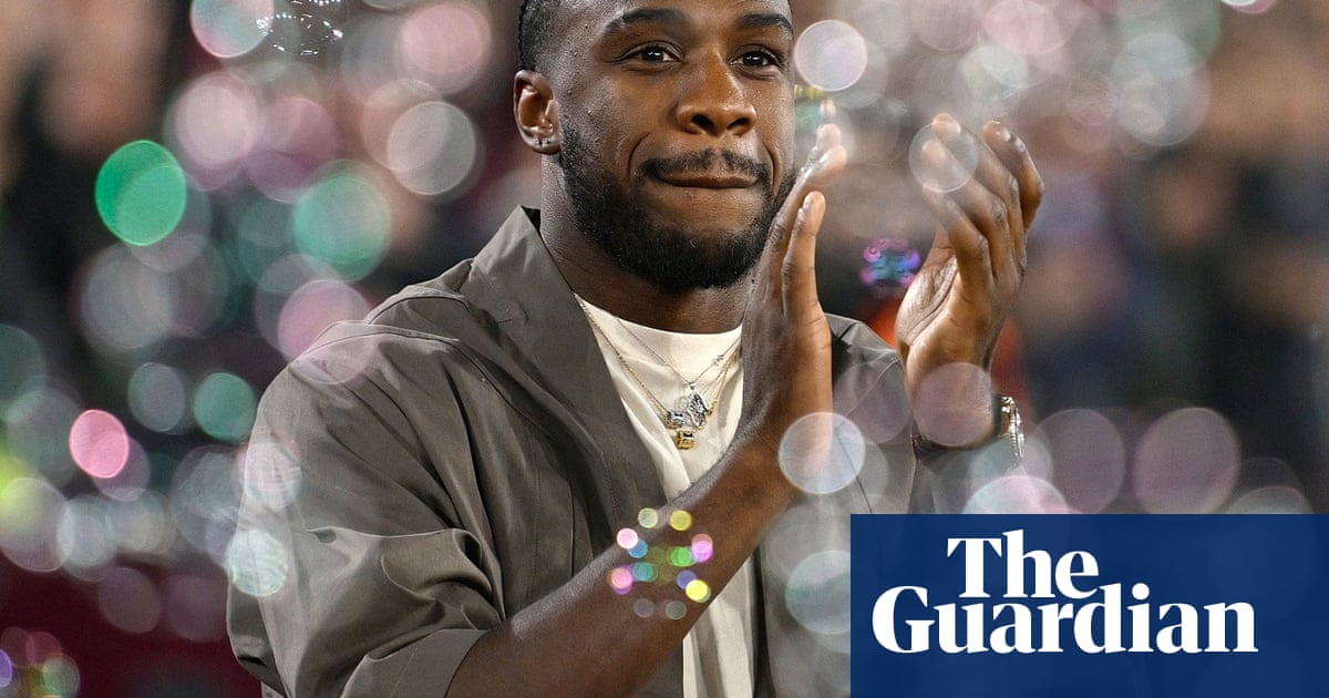 Michail Antonio se aproxima a la salida del West Ham