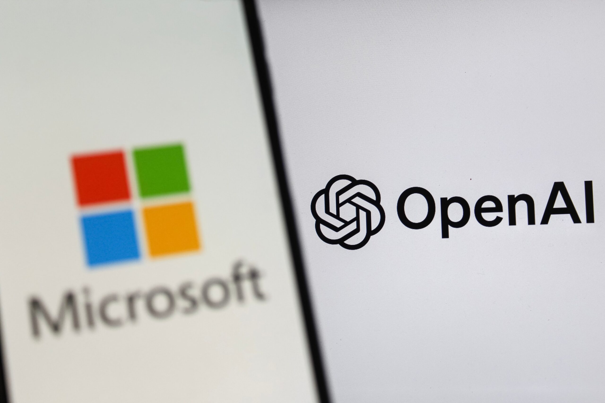 Microsoft agita la ruptura para influir sobre OpenAI.
