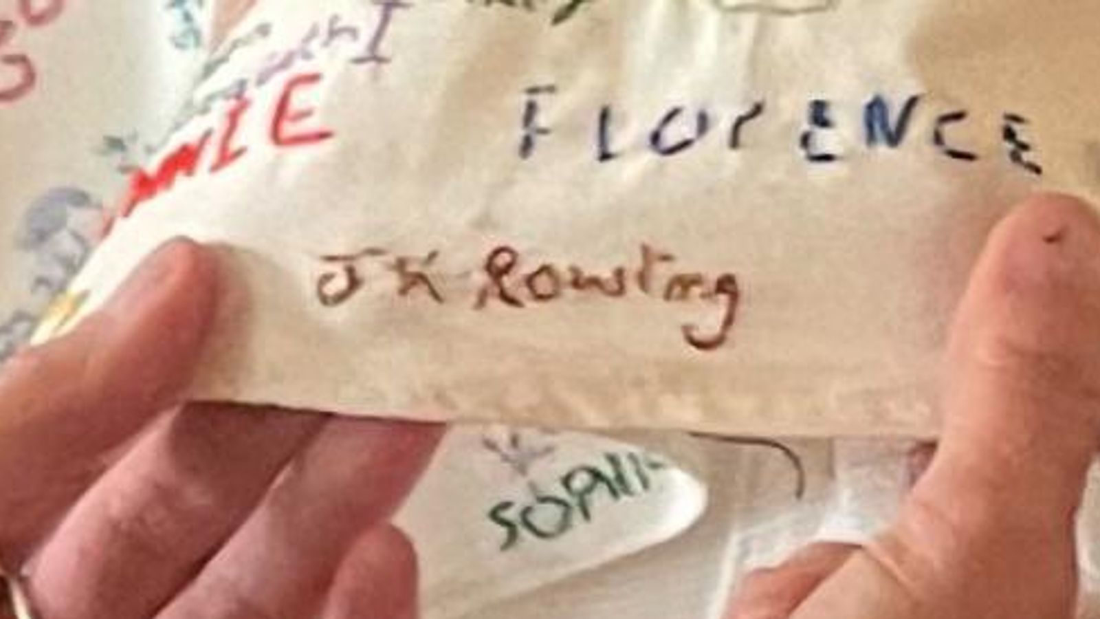 Obra de arte en referencia a JK Rowling retirada por