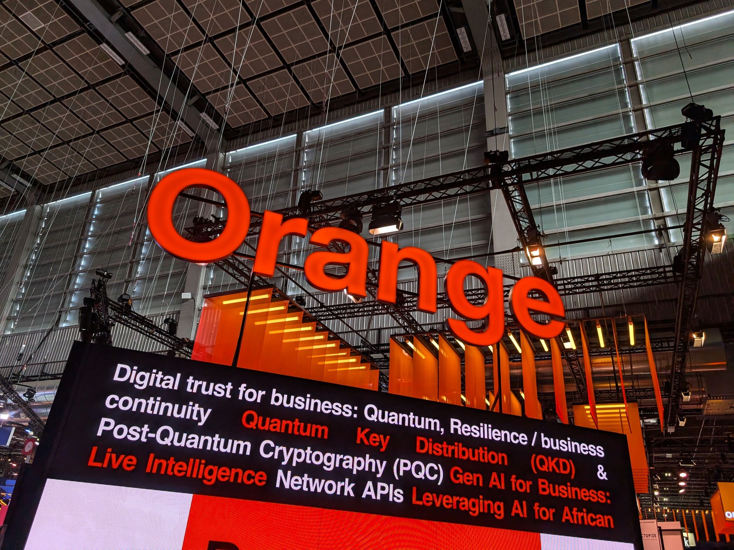 Orange toma muy en serio la defensa y la seguridad