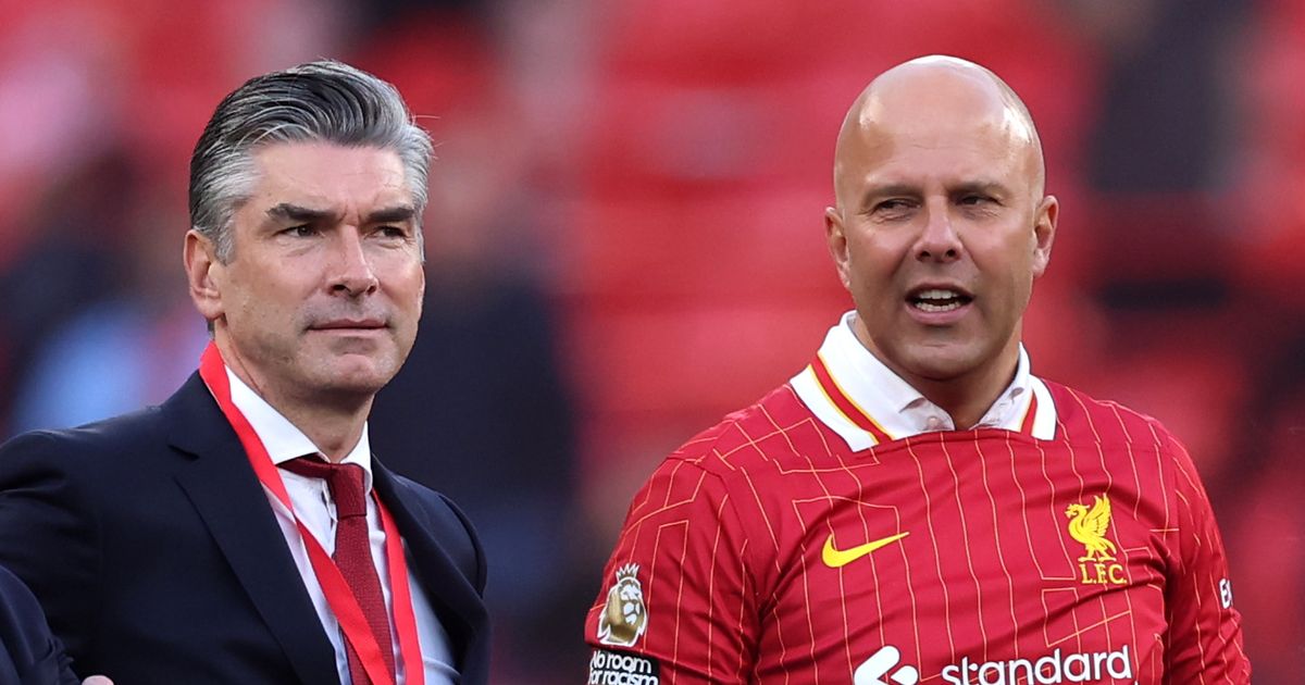 Plantilla completa del Liverpool mientras tres jugadores sugieren salidas y