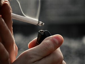 Prohibición de fumar en lugares públicos: playas, parques, paradas de