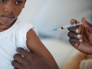 Retraso en la vacunación en el mundo: millones de niños