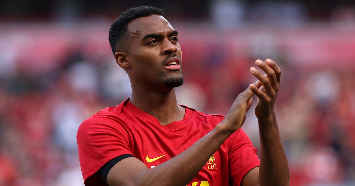 Ryan Gravenberch fotografiado con el 'objetivo' de transferencia del Liverpool
