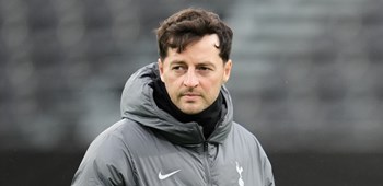 Ryan Mason se dirige a The Hawthorns.