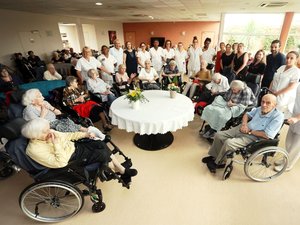 "Tenemos lazos, complicidad": una residencia que cuida a sus once