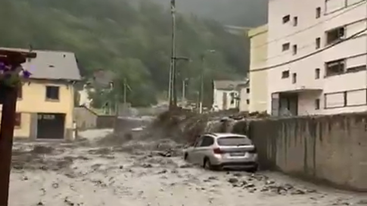 Tras una violenta tormenta en Saboya, un torrente de barro