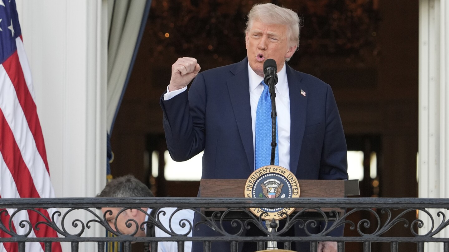Trump anuncia prohibición de viaje y restricciones para 19 países.