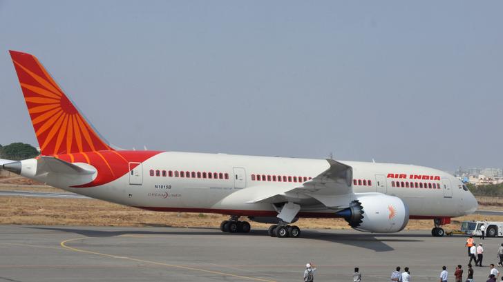 Un avión de Air India se estrella en India tras