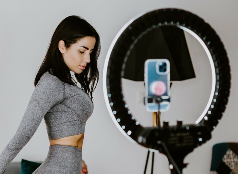 Unanimidad rarísima en el Senado para prohibir a los influencers