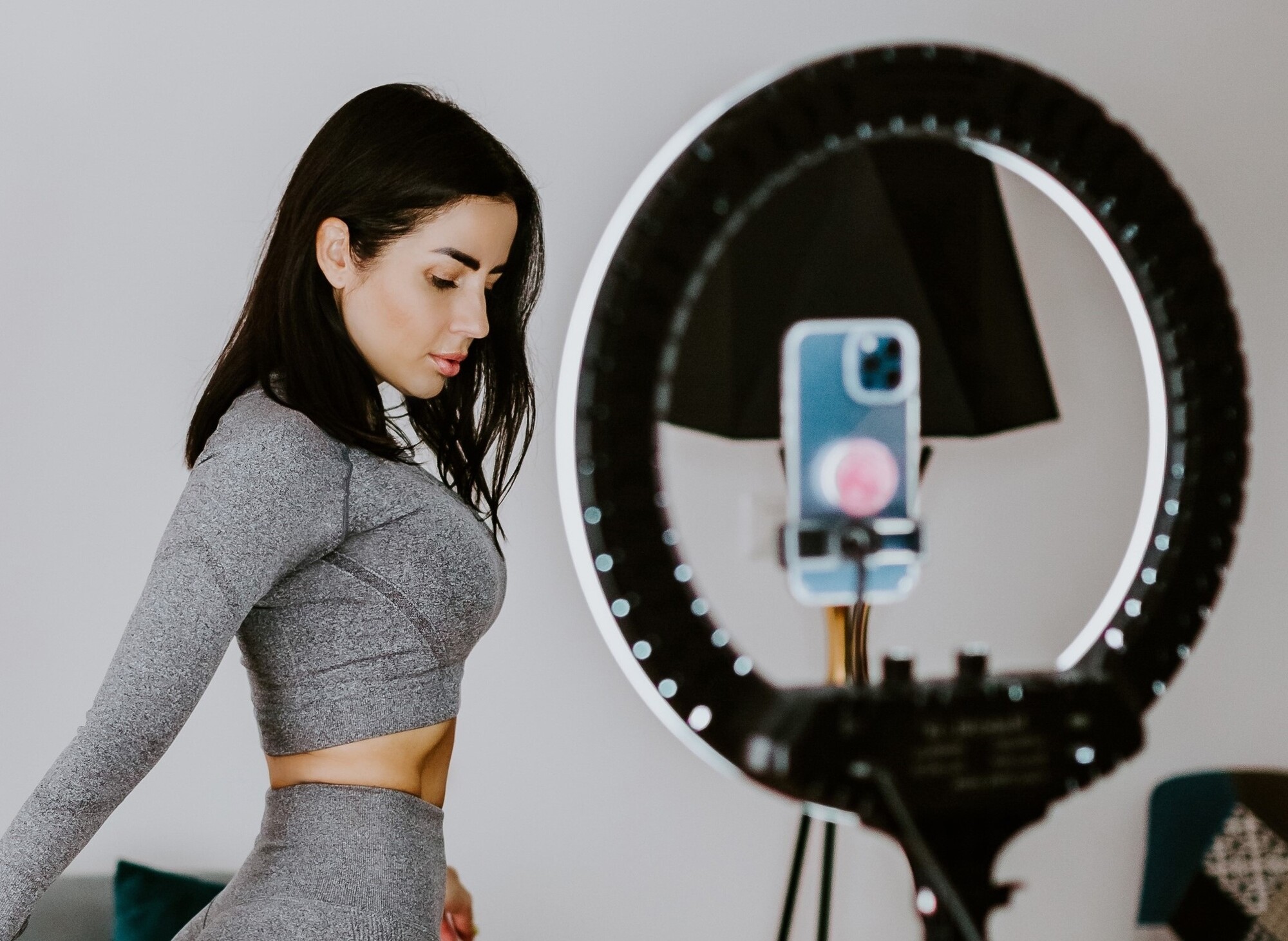 Unanimidad rarísima en el Senado para prohibir a los influencers
