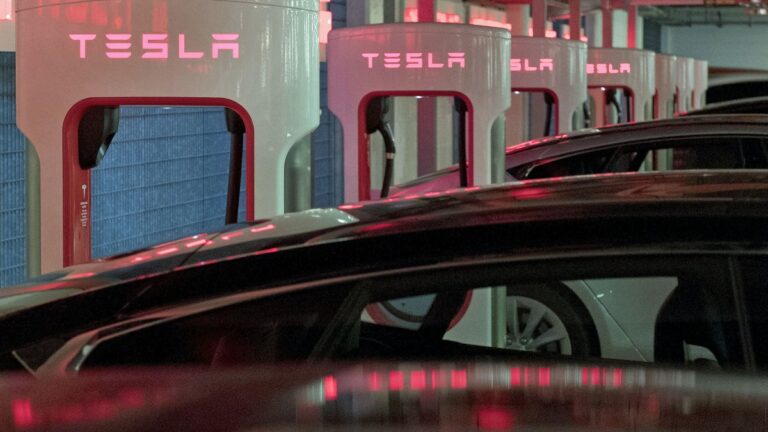 Ventas de Tesla en el Reino Unido caen un 45%