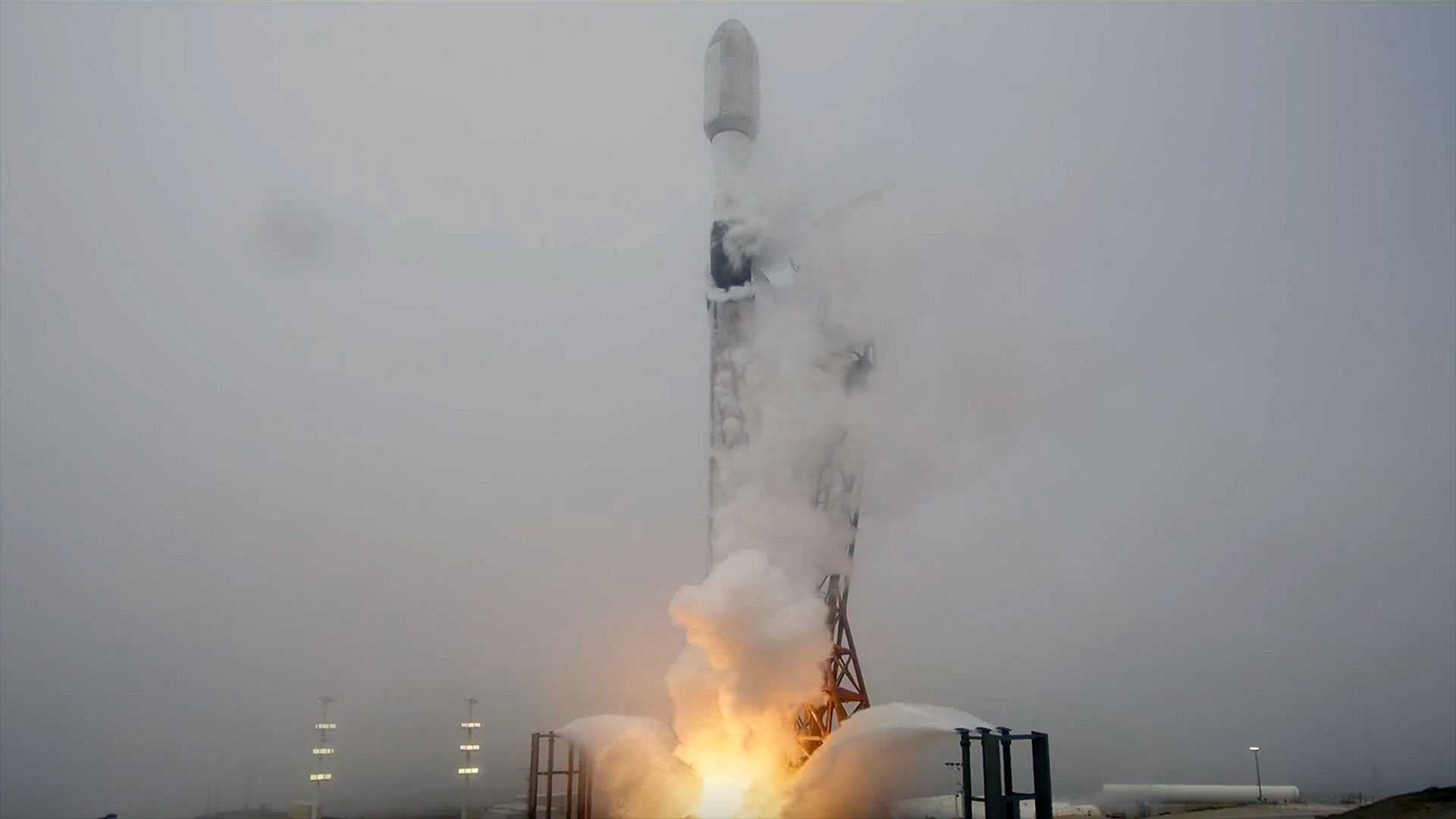 SpaceX añade 27 satélites Starlink a la constelación tras un