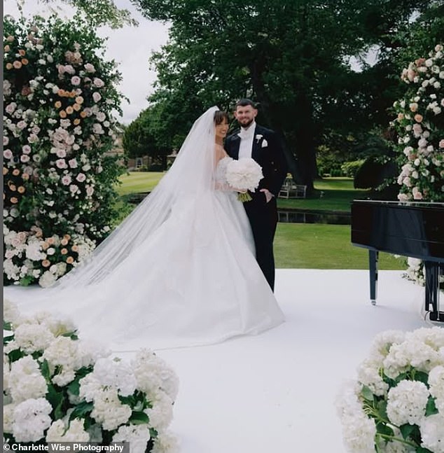 ¡Megan McKenna está casada! La estrella de TOWIE se une