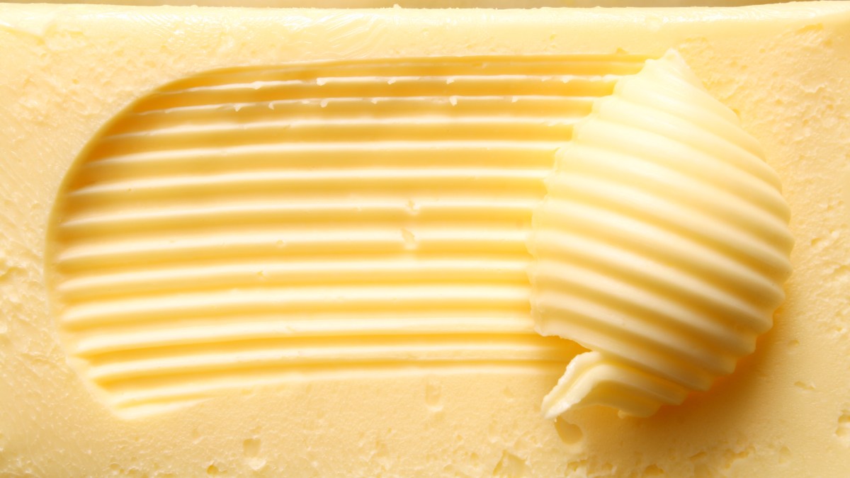 ¿La mantequilla es mejor para ti que las margarinas bajas