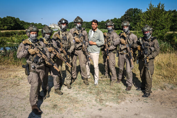 Julian Bugier avec la Force Sécurité Protection (FSP), l'unité du GIGN.