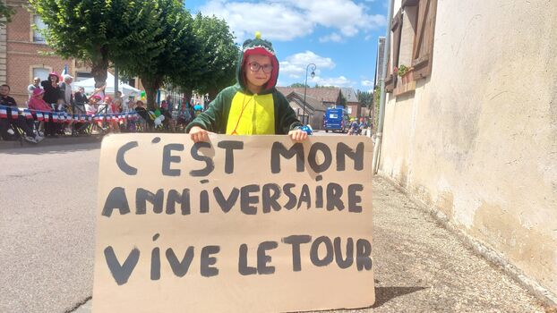 Mathys, de 6 años, disfrazado para obtener regalos en su cumpleaños. LP/Vincent Mongaillard