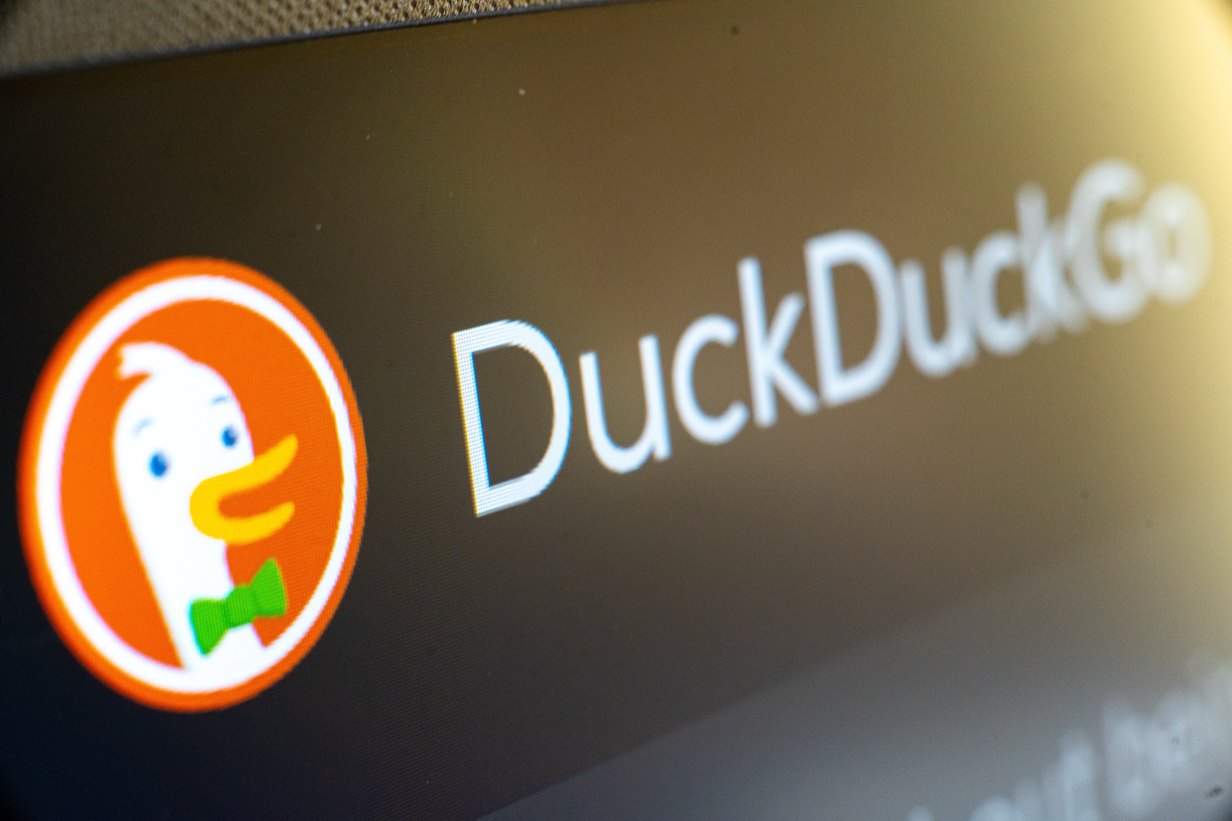 ¿Cansado de las imágenes generadas por IA? DuckDuckGo limpia tus