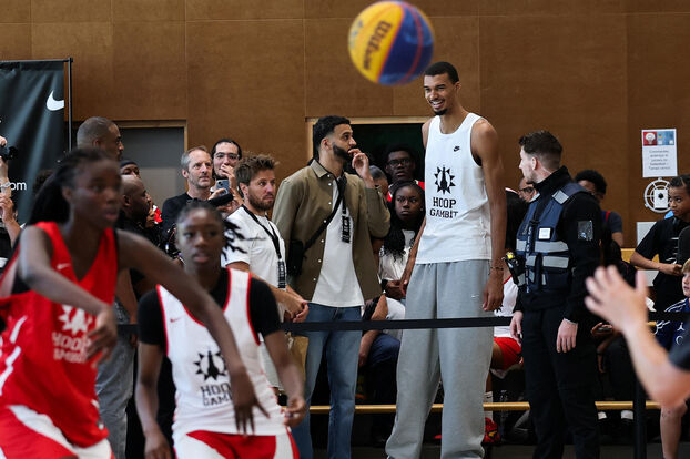 Victor Wembanyama organizó un torneo de baloncesto y ajedrez en el Chesnay. Reuters/Gonzalo Fuentes