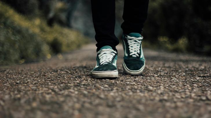 Menos o más de 10,000, ¿cuántos pasos se deben caminar