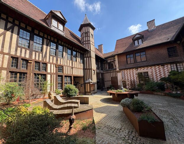 Une partie des deux films Les Trois Mousquetaires, réalisés par Martin Bourboulon, ont été tournés dans l’hôtel Mauroy, au cœur de Troyes.