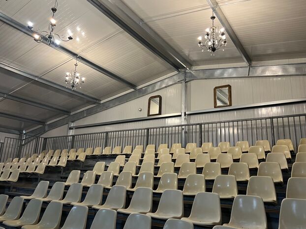 « ¡Tuve que vender 2 caballos! En Aube, el Teatro