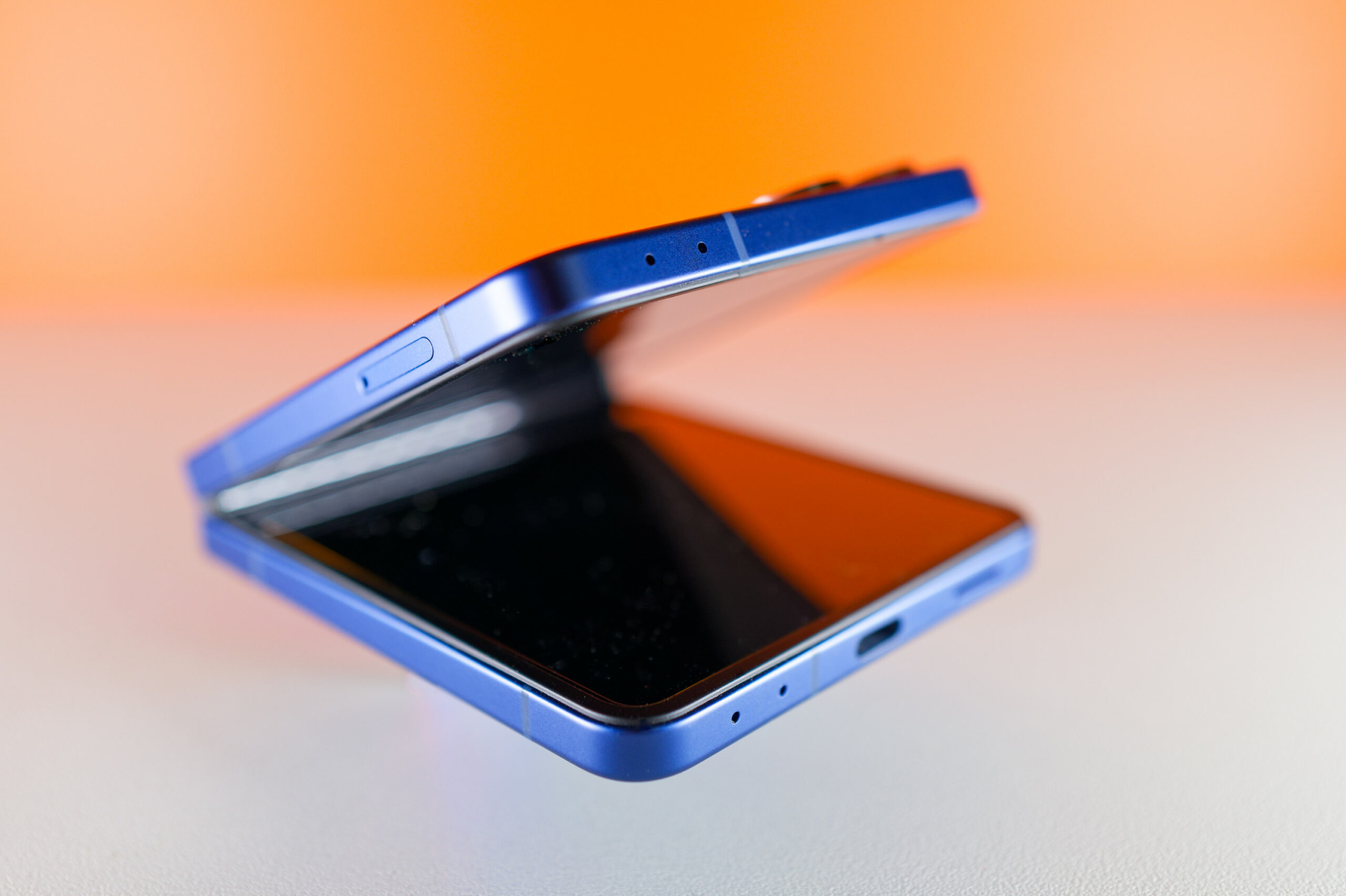 ¡Increíble! Apple promociona el… Samsung Galaxy Z Flip 7
