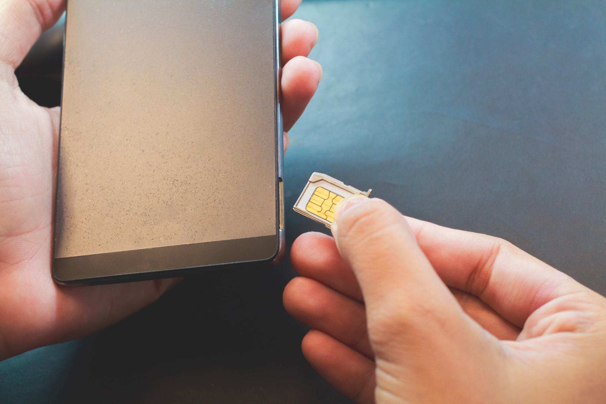¿Se puede tener una eSIM y una SIM en el