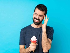 ¿Por qué comer helado da dolor de cabeza?