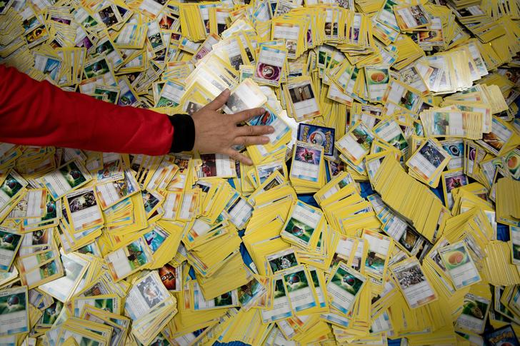 Alrededor de las cartas Pokémon, entre especulación, colas y robos,