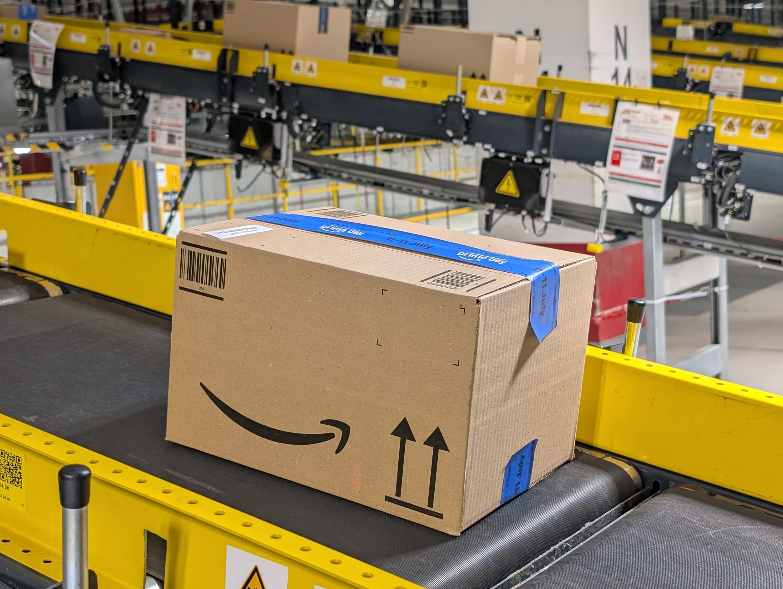 Amazon abre las puertas de su centro en Brétigny durante