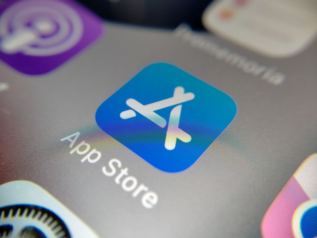 Apple desafía a la Comisión Europea y apela su multa.