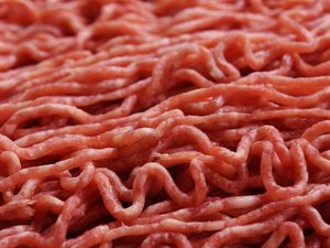 Aviso de consumo: diarrea, vómitos, fiebre... Estas bandejas de carne