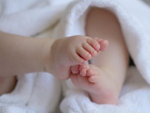 Bebé de cuatro meses da positivo en cocaína: "drogadictos", amenazas