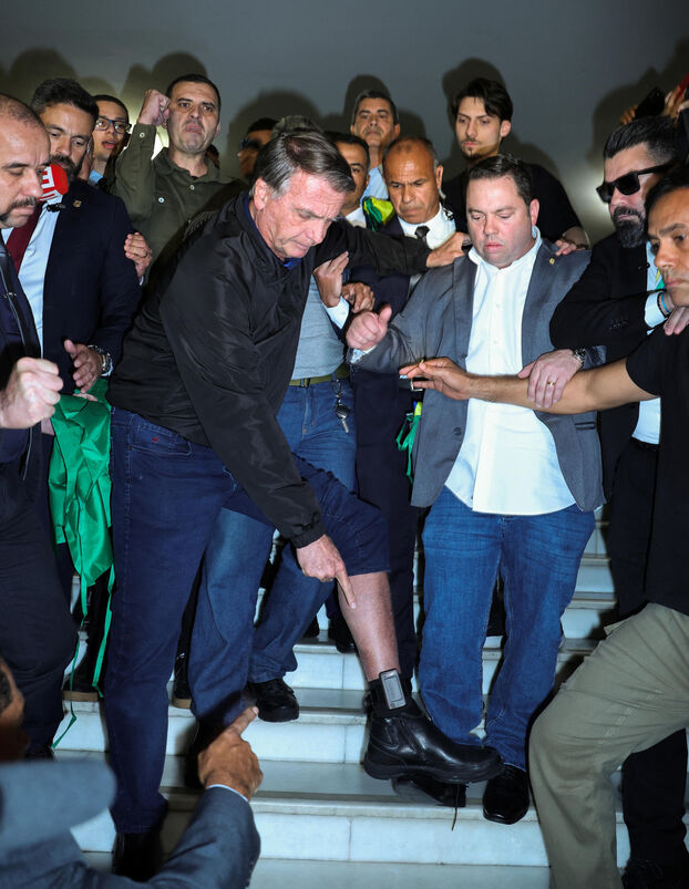 Brasil: Jair Bolsonaro enfrenta prisión tras usar las redes sociales.