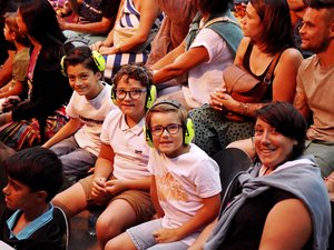 Carcassonne. Cuando el festival resalta la protección auditiva.