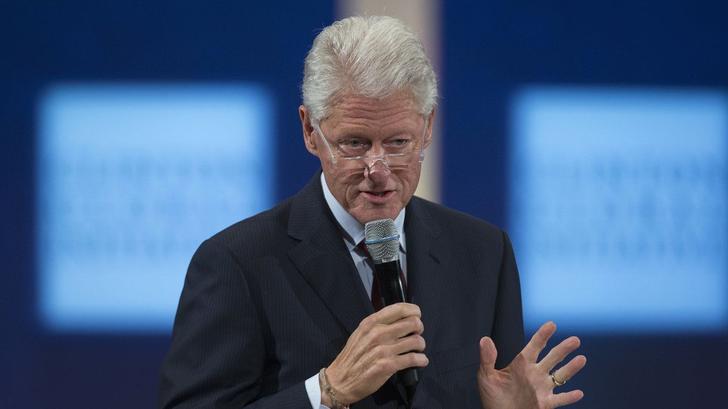 Como Donald Trump, Bill Clinton escribió al criminal sexual por