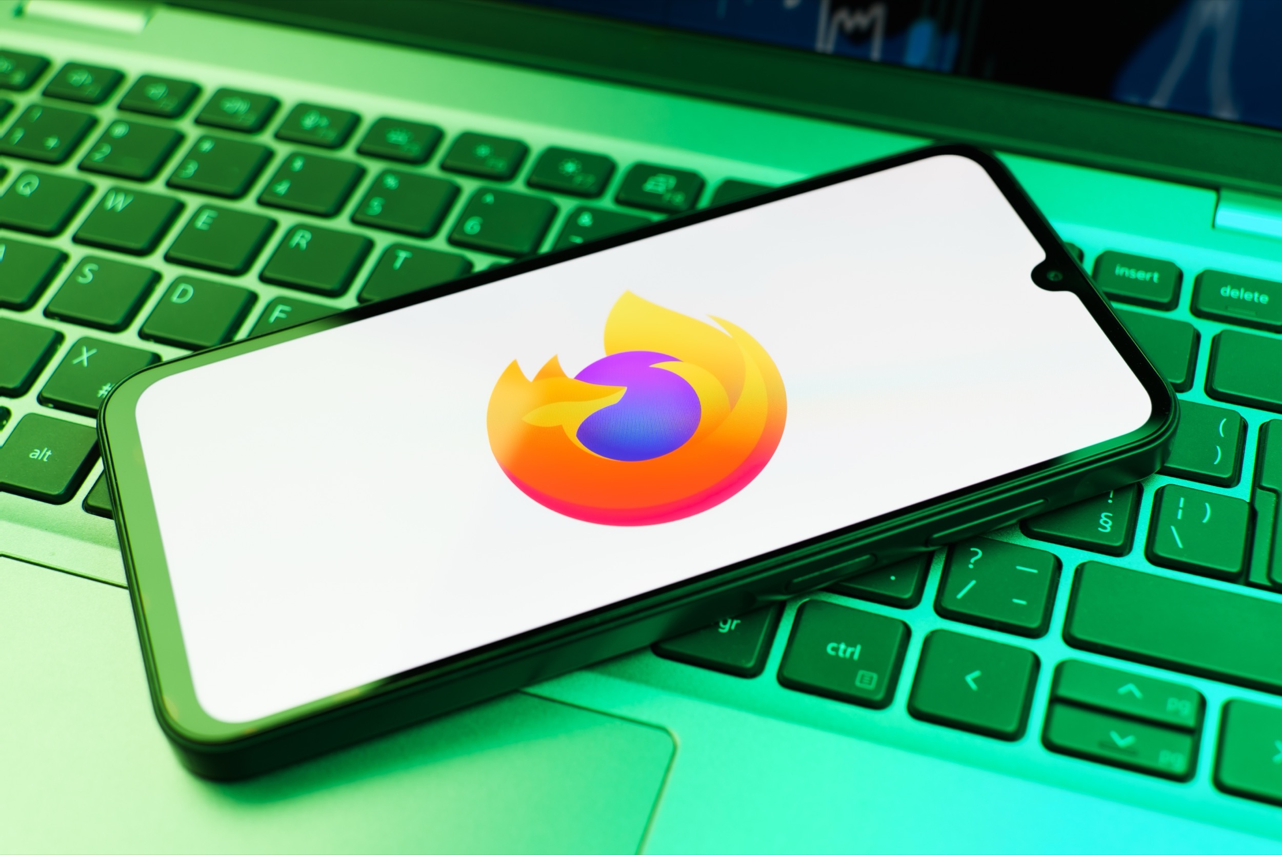 Con Firefox 141, Mozilla apuesta nuevamente por la IA y