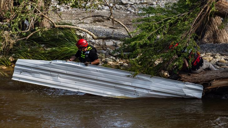 Después de las inundaciones en Texas, más de 150 personas