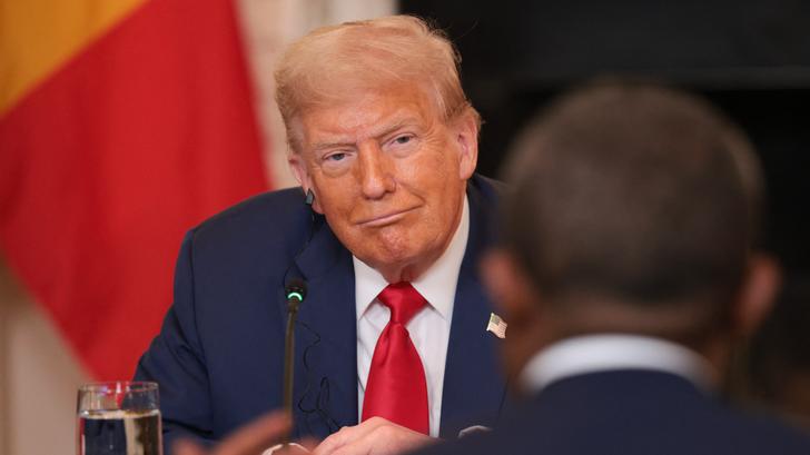 Donald Trump felicita al presidente de Liberia por su "buen