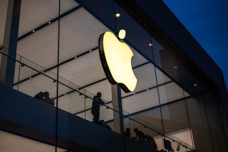 Dos años después, Apple se une a esta red social
