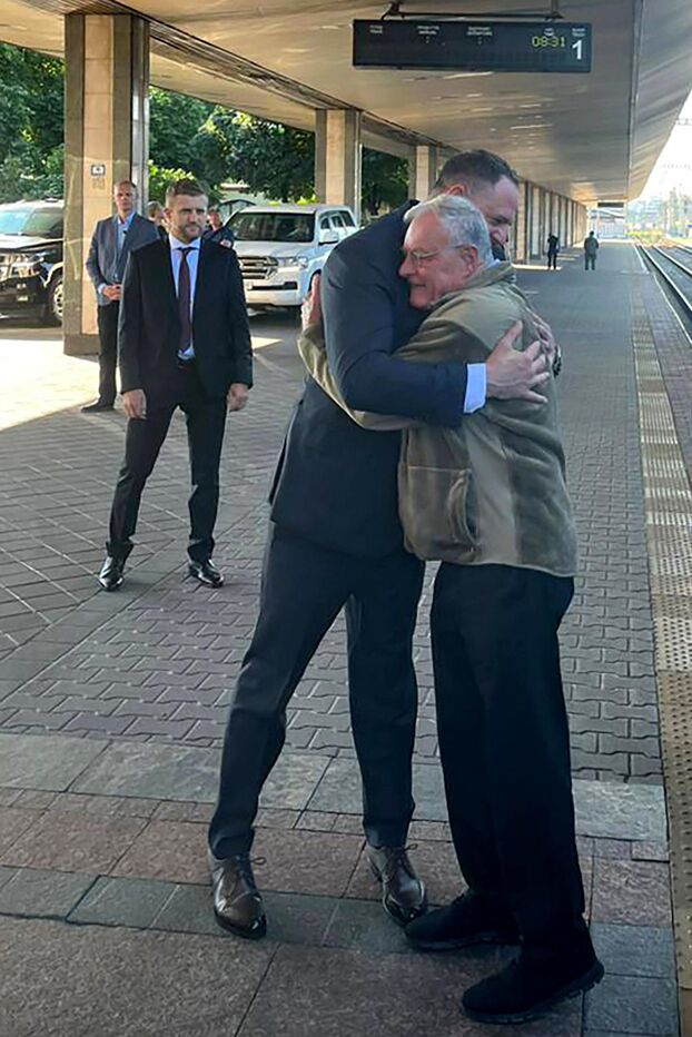 El enviado especial de Trump, Keith Kellogg, llega a Kiev