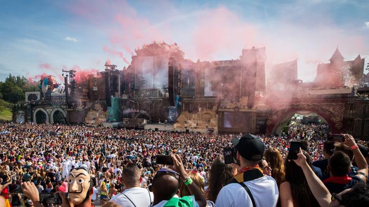 El festival Tomorrowland conmocionado por la muerte de una festivalera