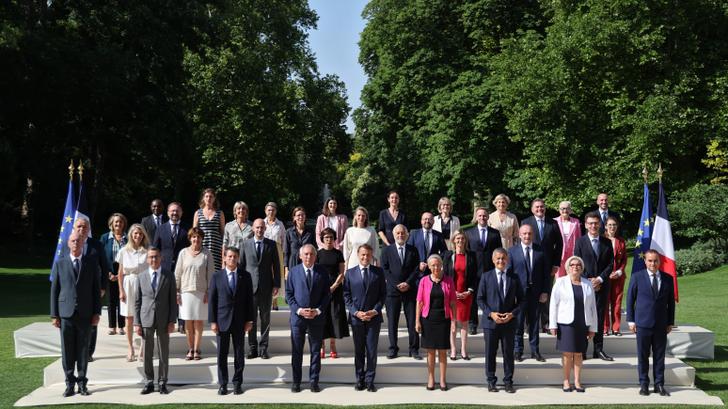 El gobierno de Bayrou finalmente tiene su foto de familia